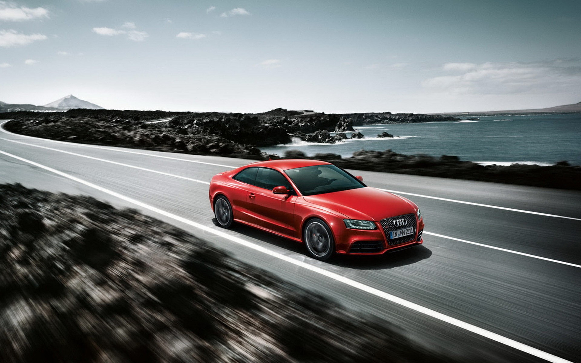 Едет красная машинка. Audi rs5 Red. Audi rs5 4.2. Ауди rs5 Coupe 2011. Audi rs5 rest.