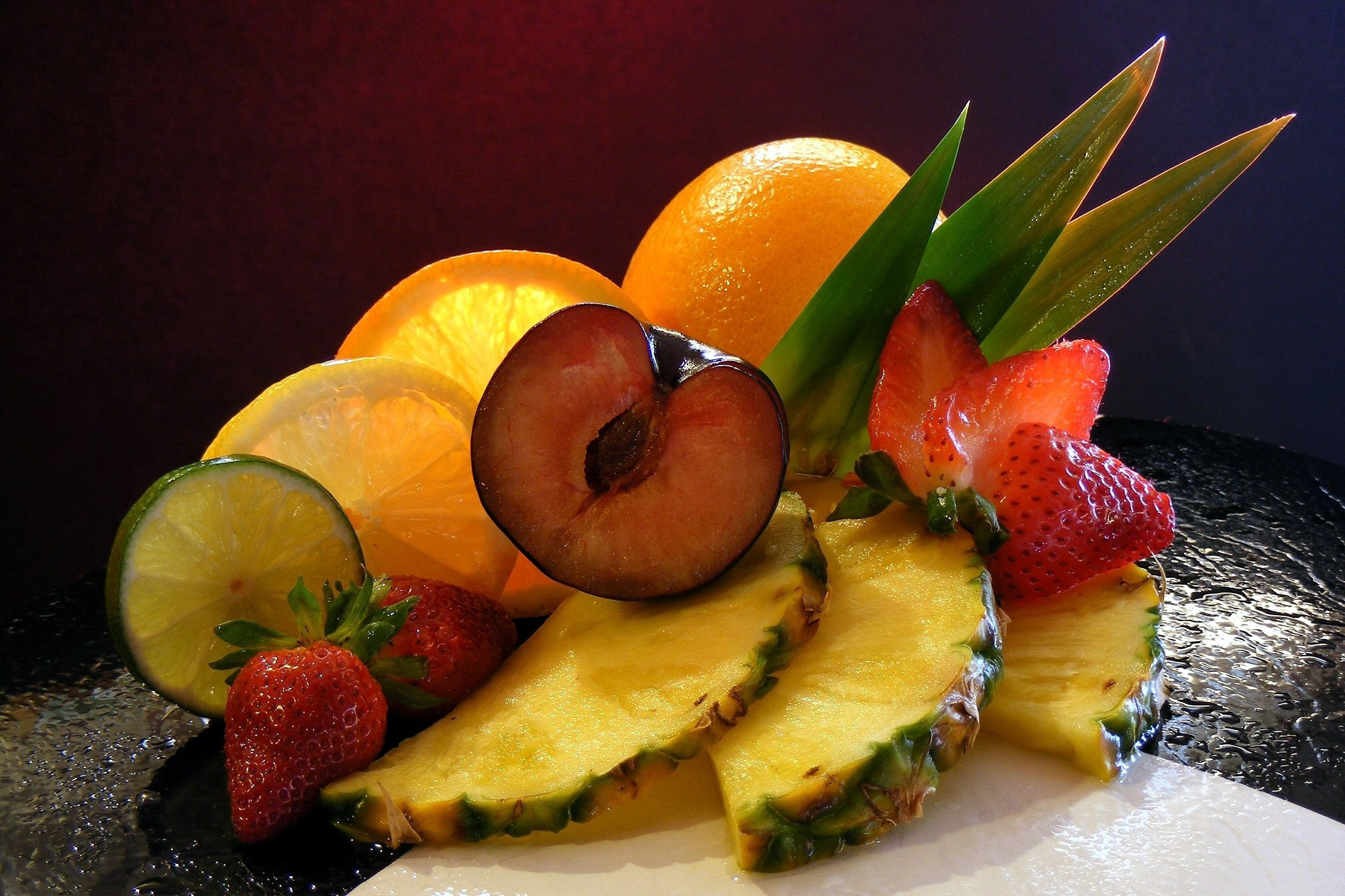 Восточный фруктовый. Восточные фрукты. Восточные фрукты с едой. Натюрморт с ананасом и апельсином. Натюрморт с ананасом и фруктами.