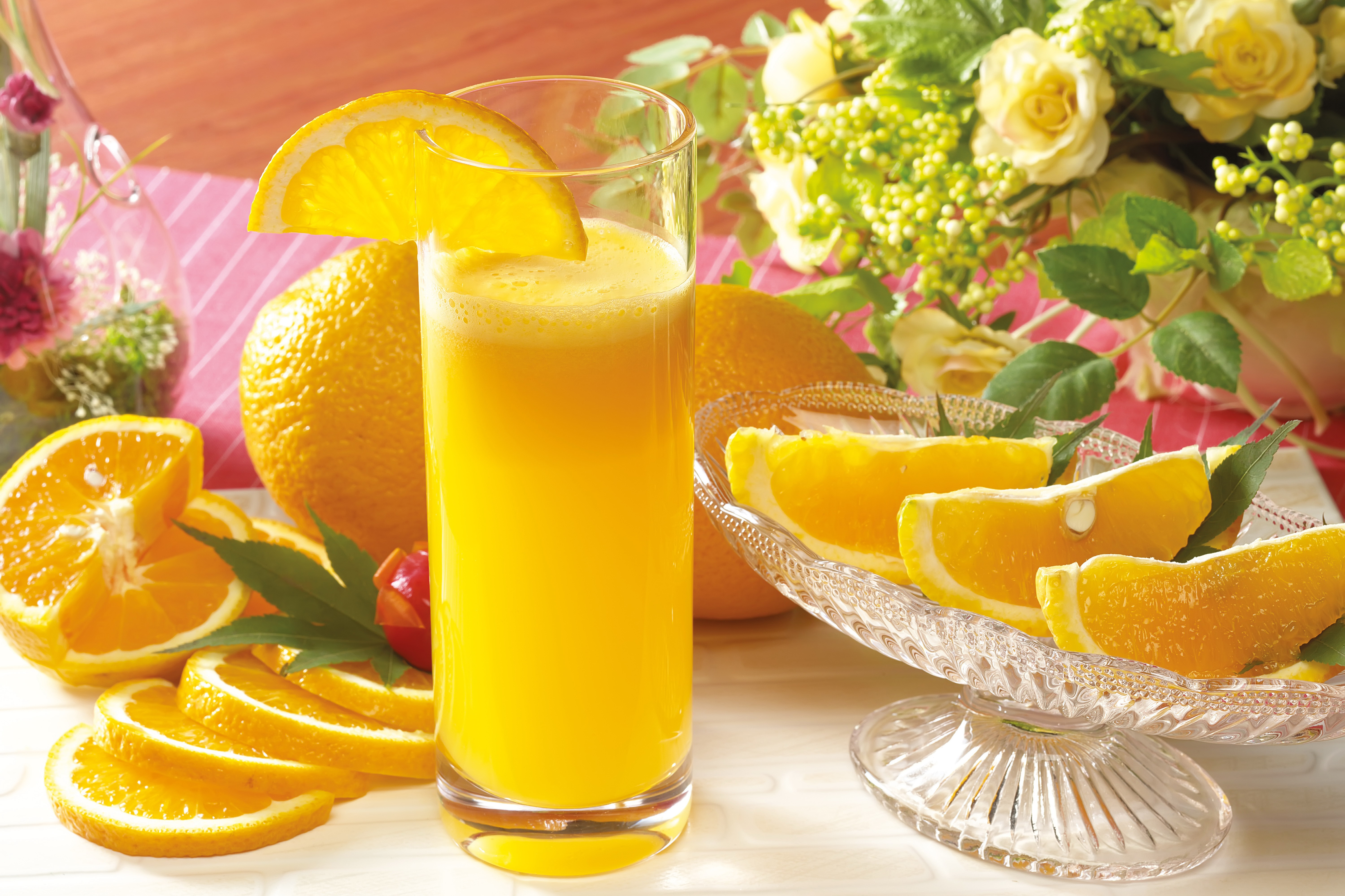 День апельсина и лимона картинки. Апельсиновый сок. Яркие фрукты. Апельсиновый напиток. Стакан апельсинового сока.