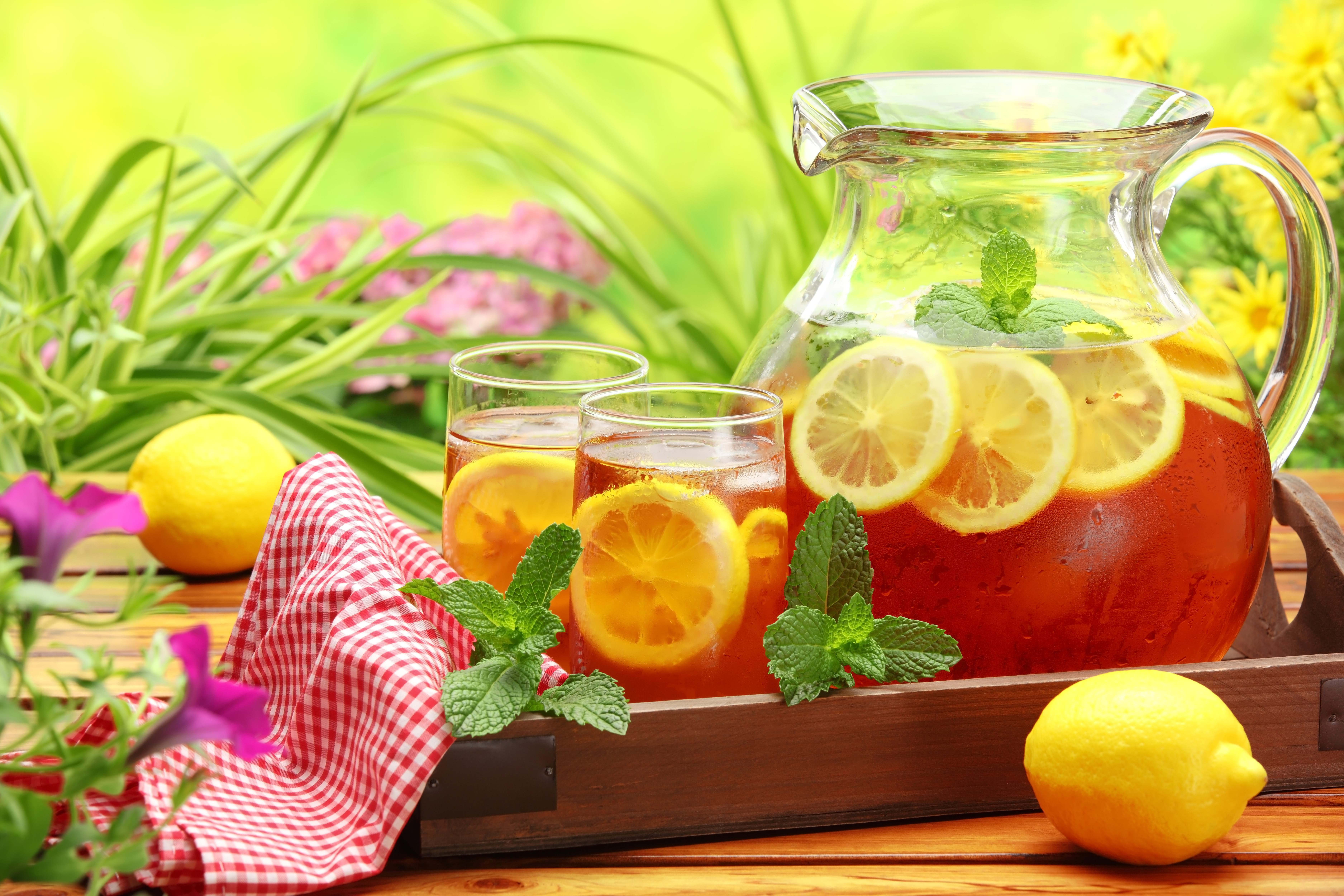 Что попить для бодрости. Летний чай. Прохладительные напитки. Чай с фруктами. Открытка здоровья.