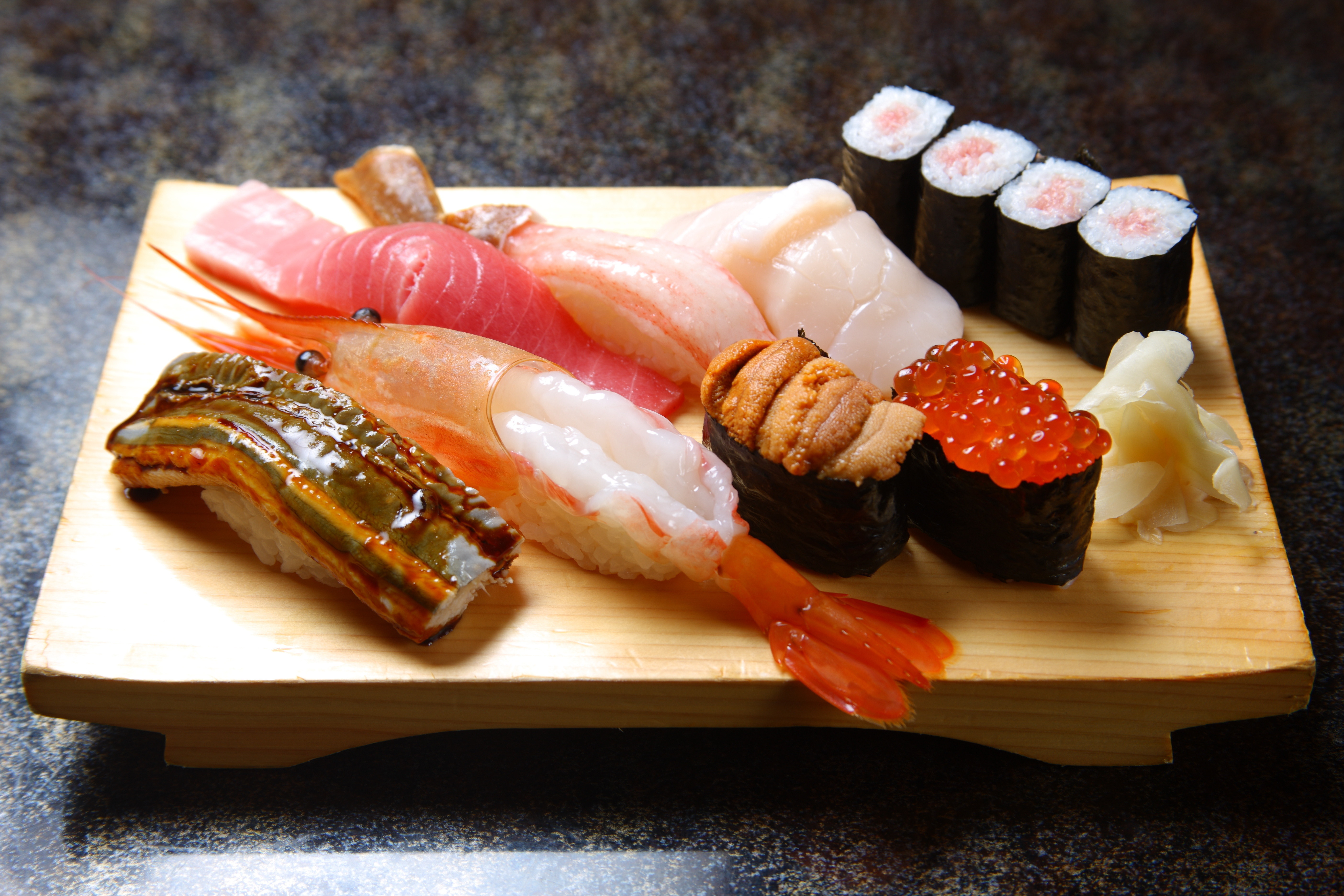 Суши рыбацкое. Японские суши. Японская кухня морепродукты. Красивые роллы. Кухня Японии.