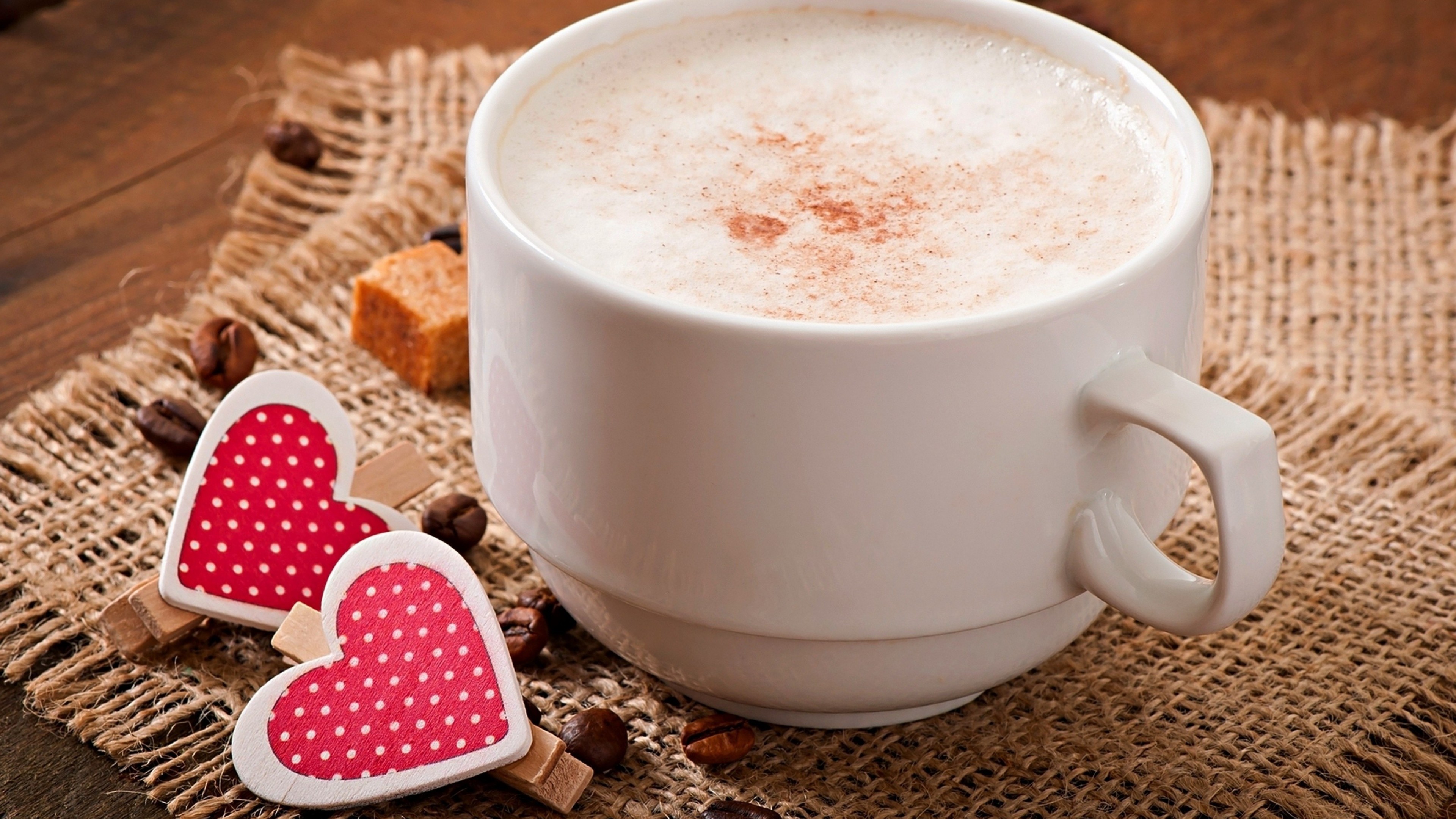 Утро картинки красивые необычные. Чашка кофе. Доброе утро кофе. Кофе с молоком. Чашка кофе с сердечком.