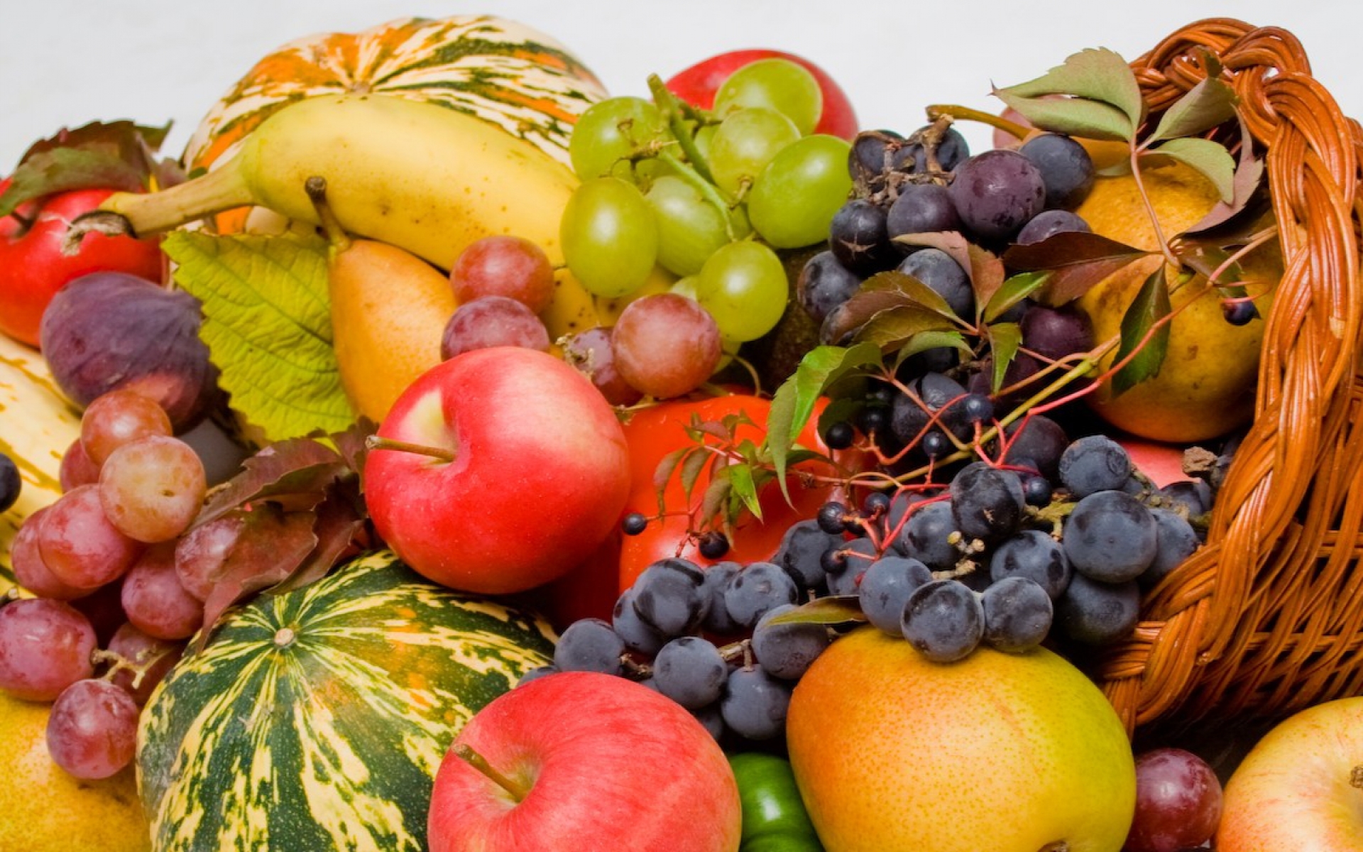 Фрукты ноябрь. Осенние плоды. Осенние фрукты и ягоды. Осенние овощи и фрукты. Урожай фруктов.
