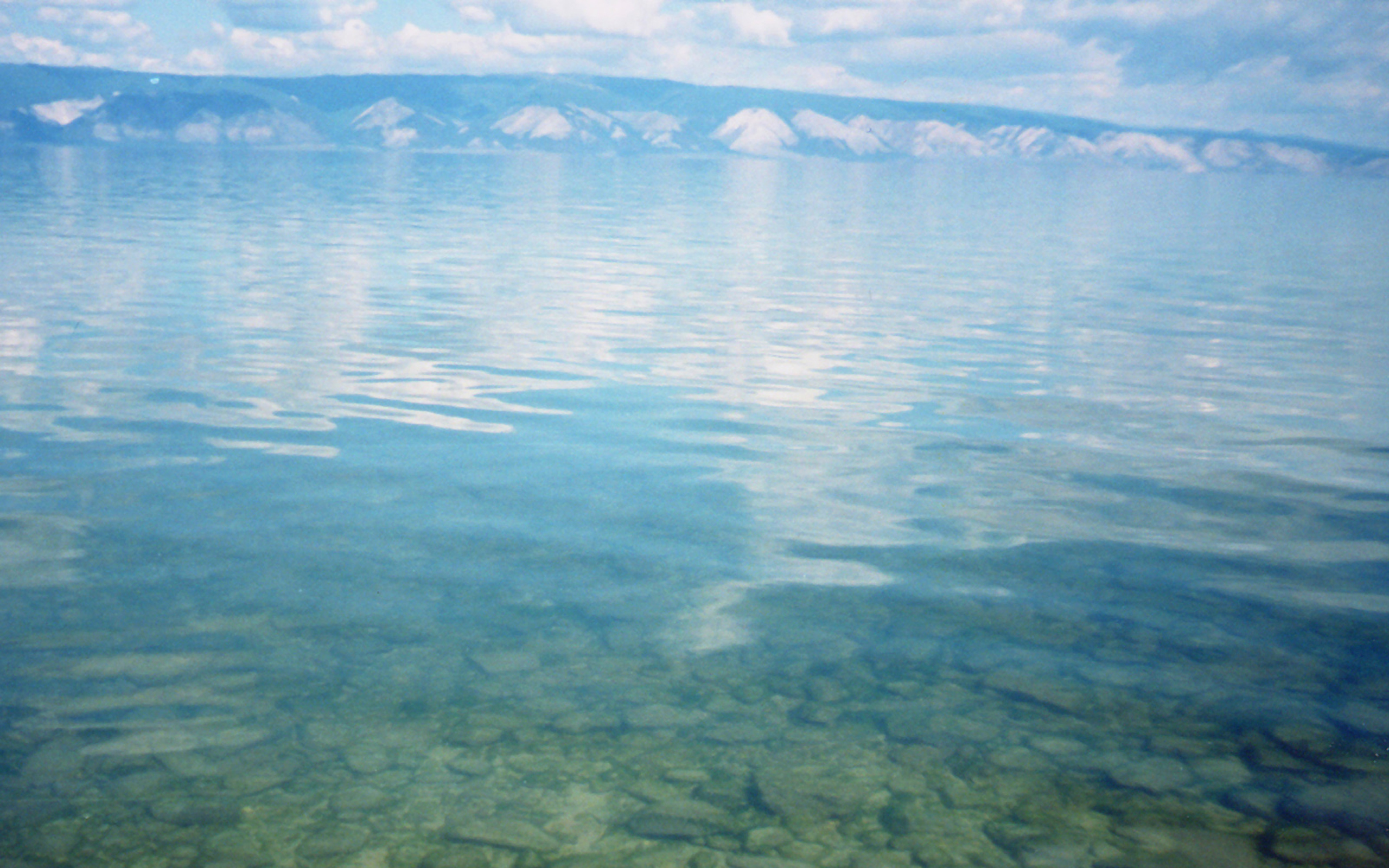 Водами озера входит в. Дно озера Байкал. Озеро Байкал дно озера. Прозрачное озеро Байкал. Озеро Байкал под водой.