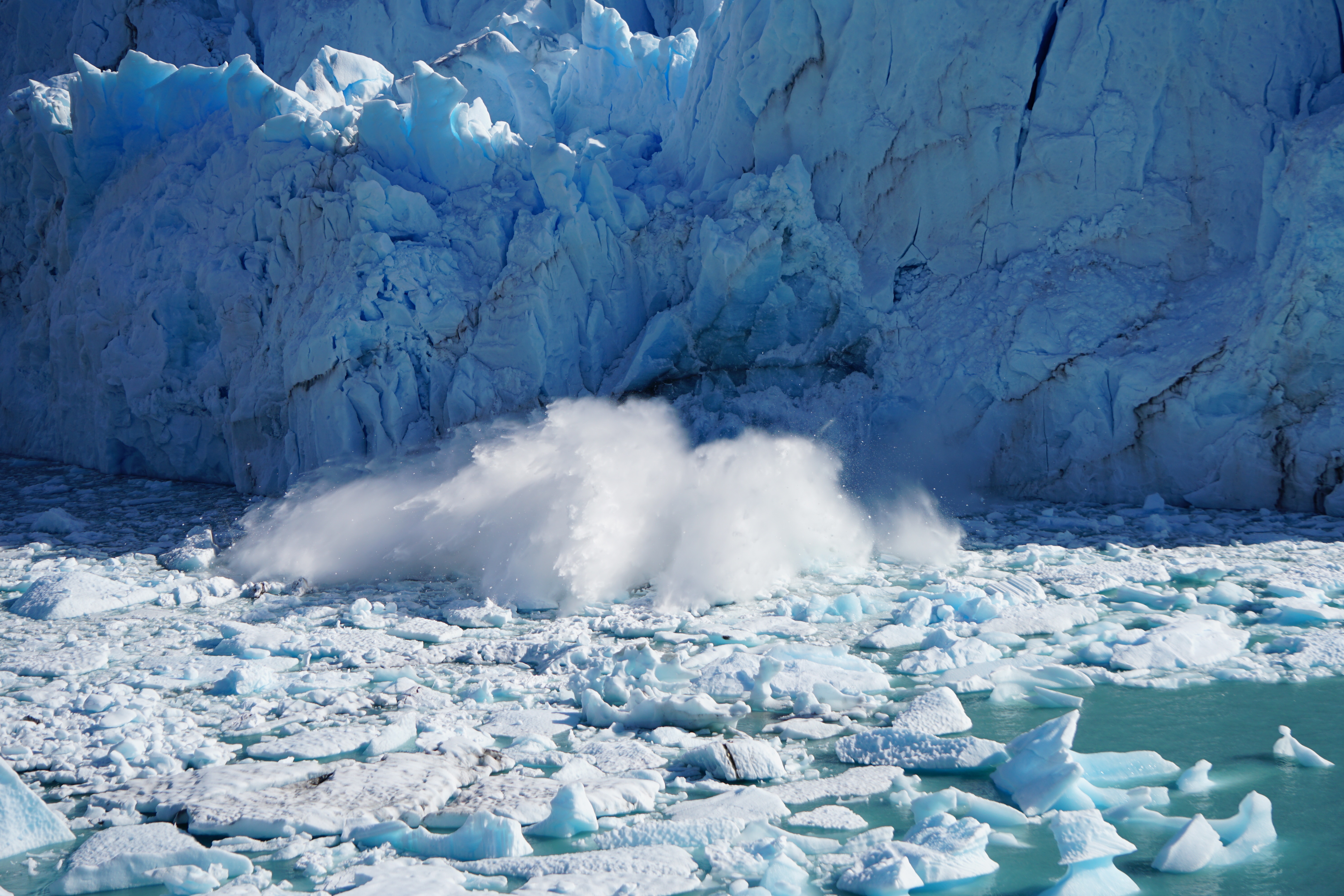 Ледник гидросфера. Ледник Перито-Морено лёд. Голубые ледники Перито-Морено. Глетчер лед. Глетчеры ледники Альпы.