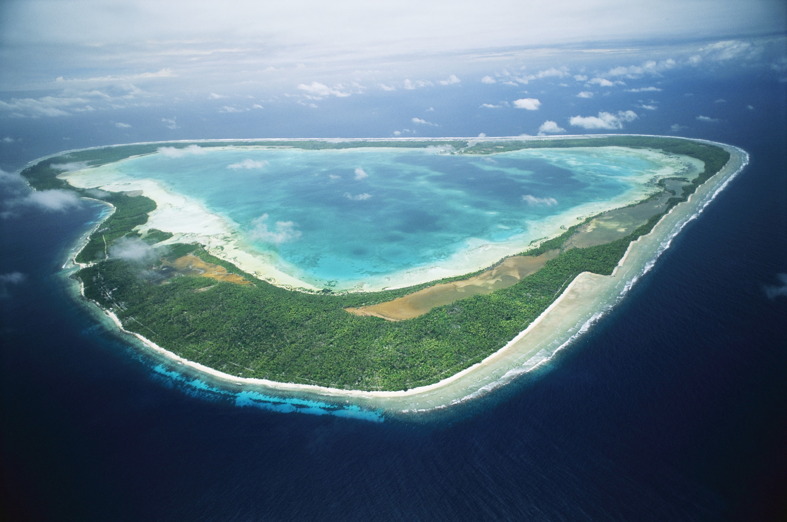 Запишите острова тихого океана. Тарава Кирибати. Атолл Кирибати. Кирибати остров Тарава. Острова Гилберта, Кирибати.