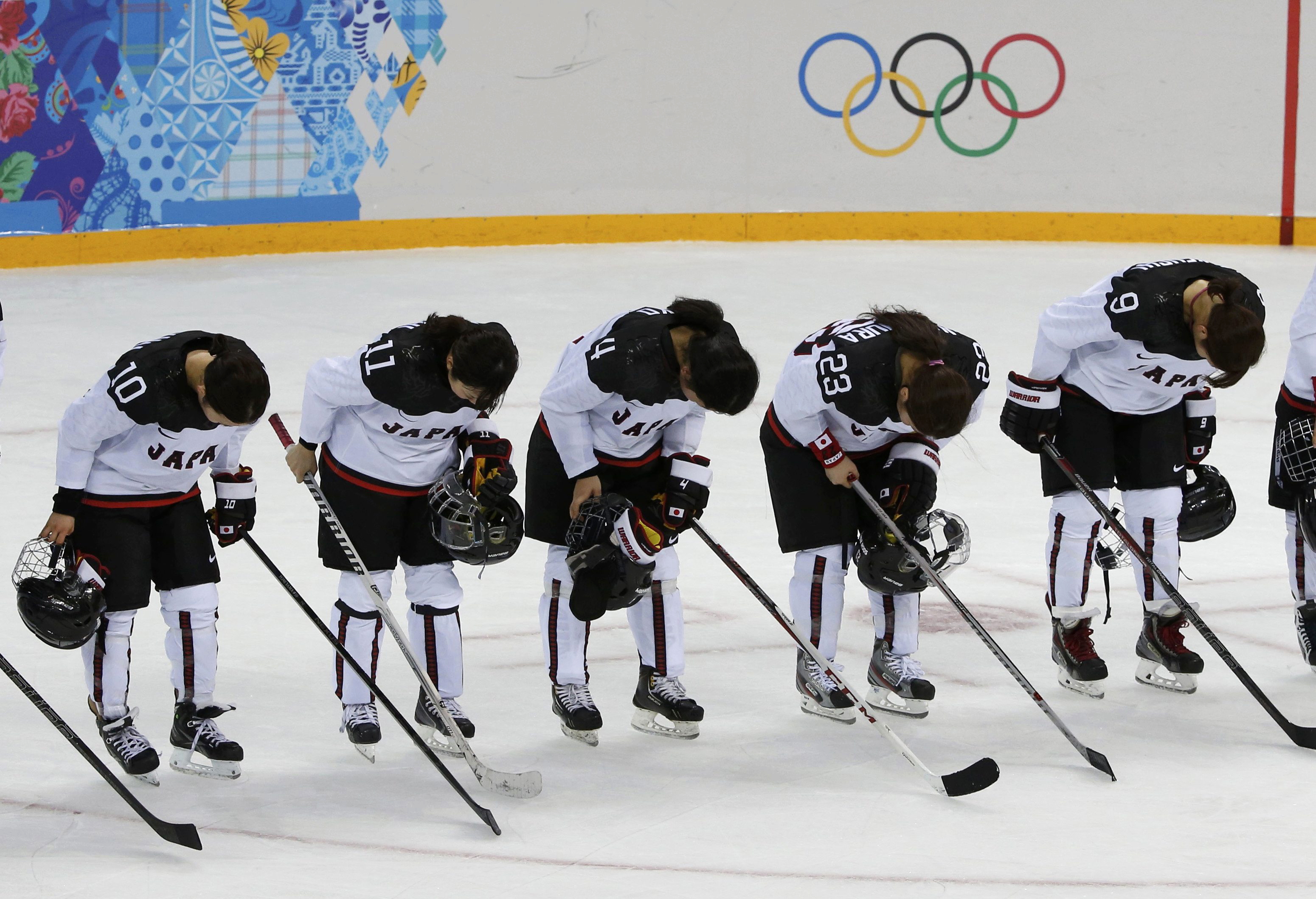 Зимних олимпийских игр хоккей с шайбой. Шайба для хоккея. Хоккей вид спорта. Хоккей с шайбой Сочи 2014. Хоккейная сборная Японии.
