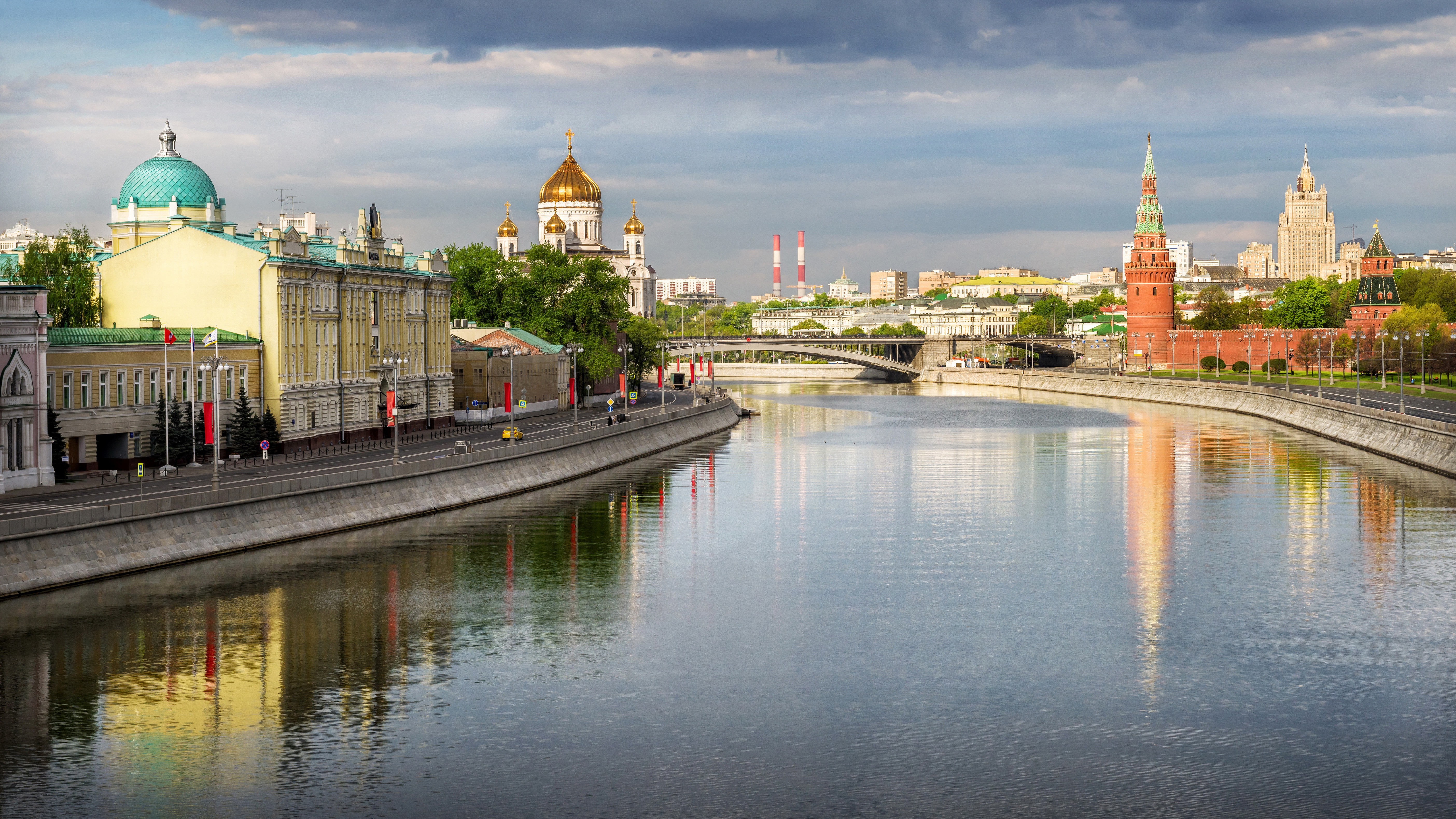Красивые места в москве весной. Реки Москвы. Москва река в Москве. Москва река панорама. Москва река Кремль.