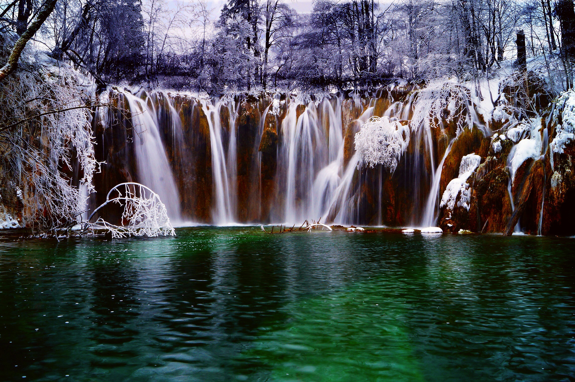 Красоте воды 2 класс. Водопад Нгалиема. Красота воды. Красота воды в природе. Зимний водопад.