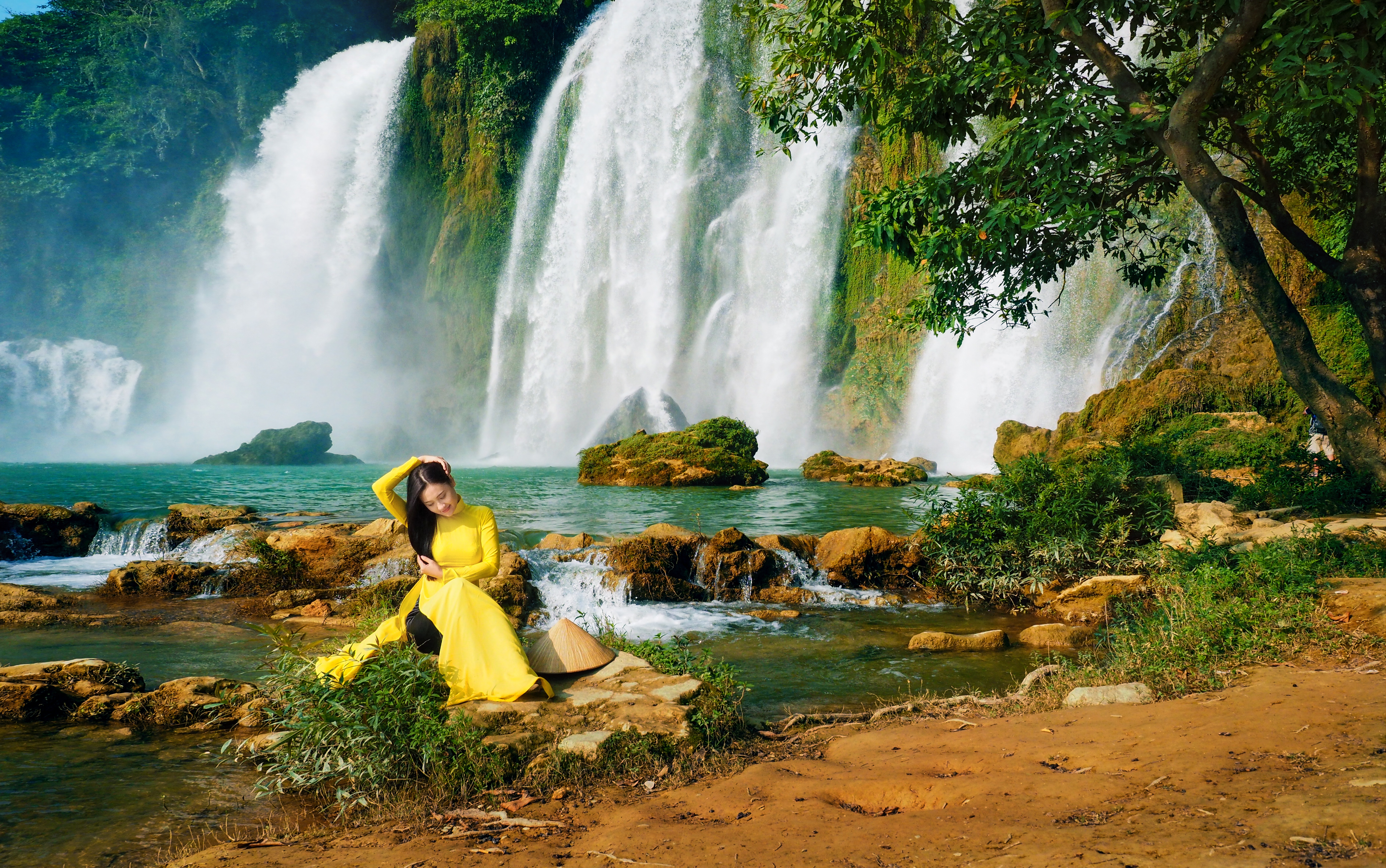 Восток человек и природа. Вриндаван водопады. Водопад Дамбри Вьетнам. Ти ЛО Су водопад. Манзарали шаршаралар.